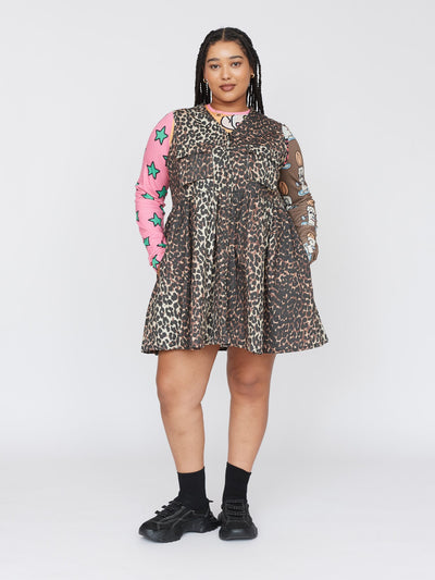 model:Zaynab wears size XXL and is 5’8”