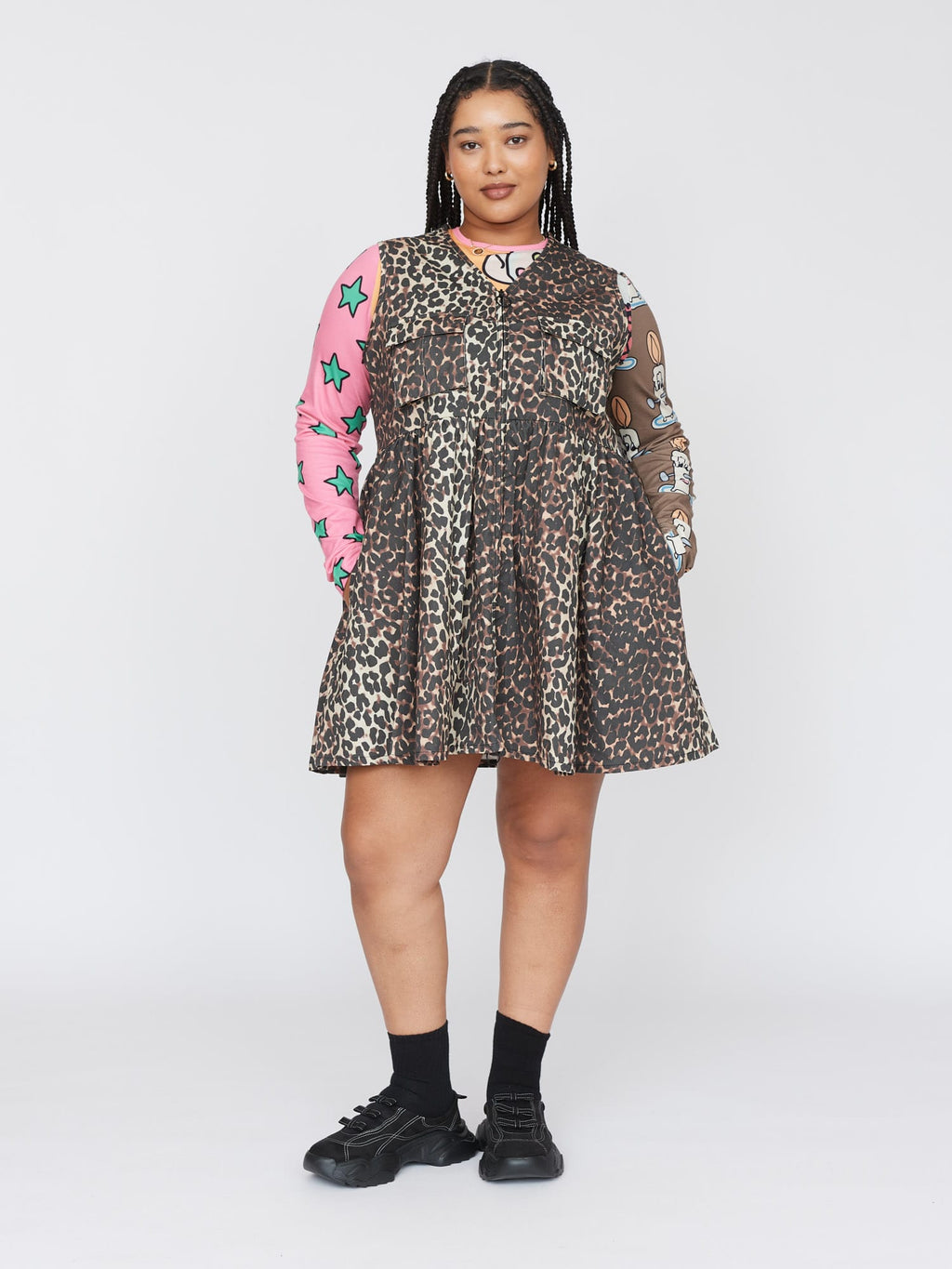 model:Zaynab wears size XXL and is 5’8”