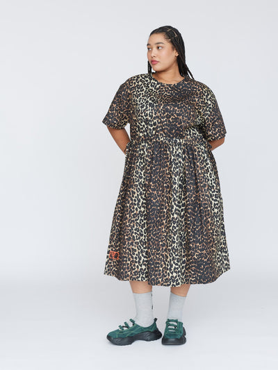 model:Zaynab wears size 18 and is 5’8”, collection-curve