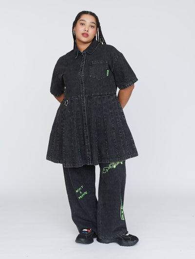 collection-curve, model:Zaynab wears size XXL and is 5’8”