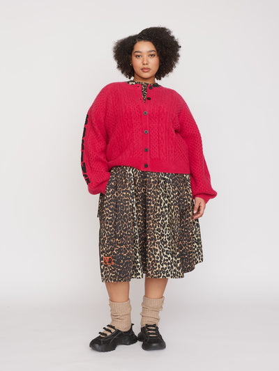 collection-curve, collection-all-jumpers, model:Zaynab wears size XXL and is 5’8”