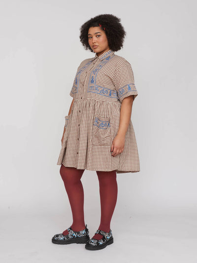 model:Zaynab wears size 18 and is 5’8” collection-spring-looks