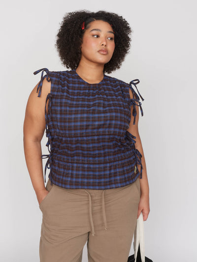 model:Zaynab wears size 18 and is 5’8”, collection-curve