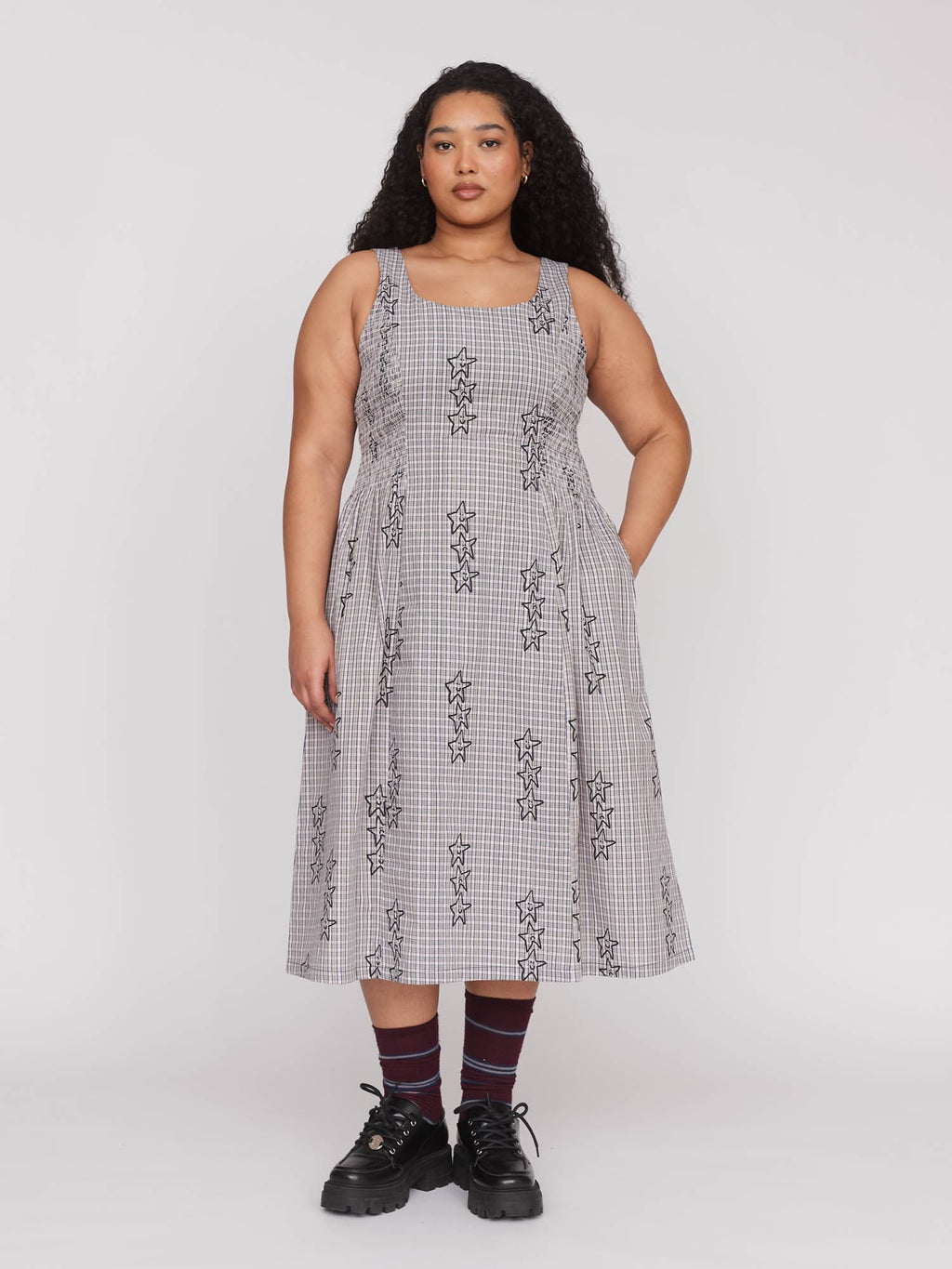 collection-curve, model:Zaynab wears size 18 and is 5’8”