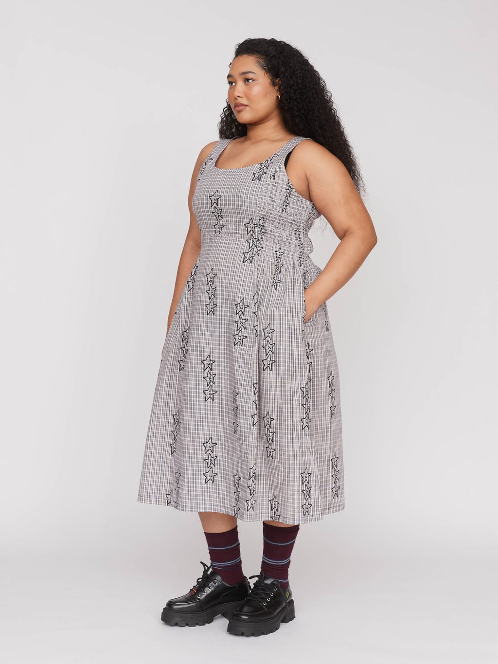 model:Zaynab wears size 18 and is 5’8”