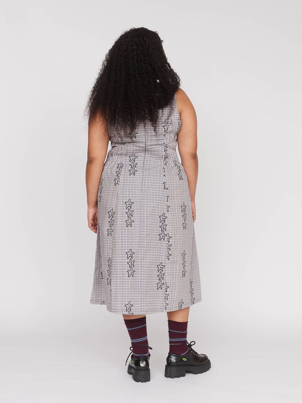 model:Zaynab wears size 18 and is 5’8”