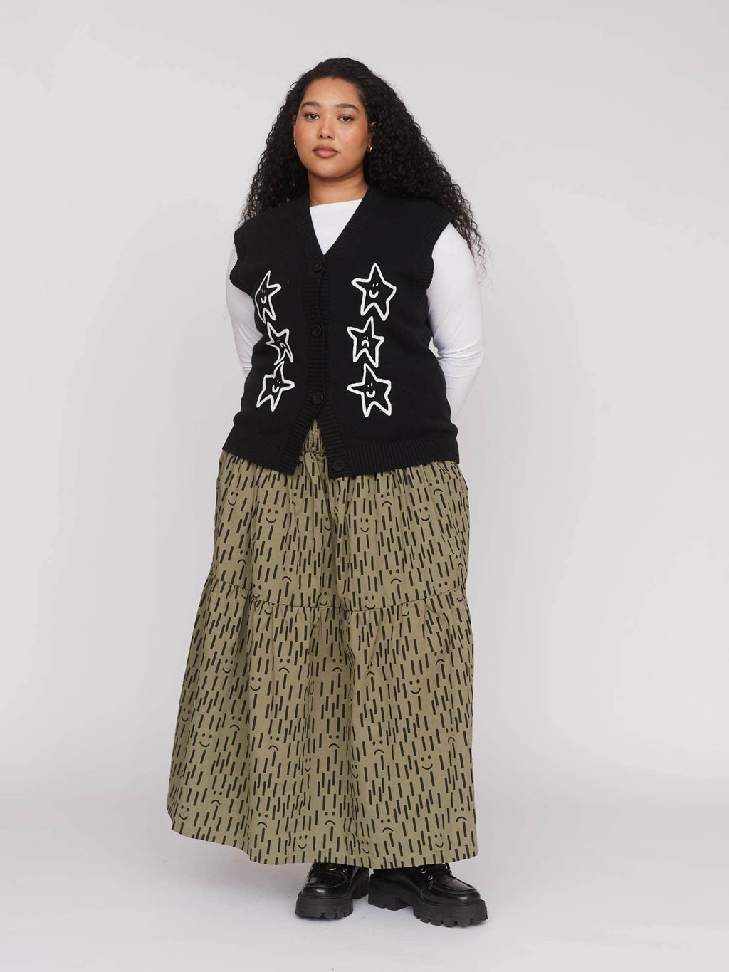 model:Zaynab wears size XXL and is 5’8”